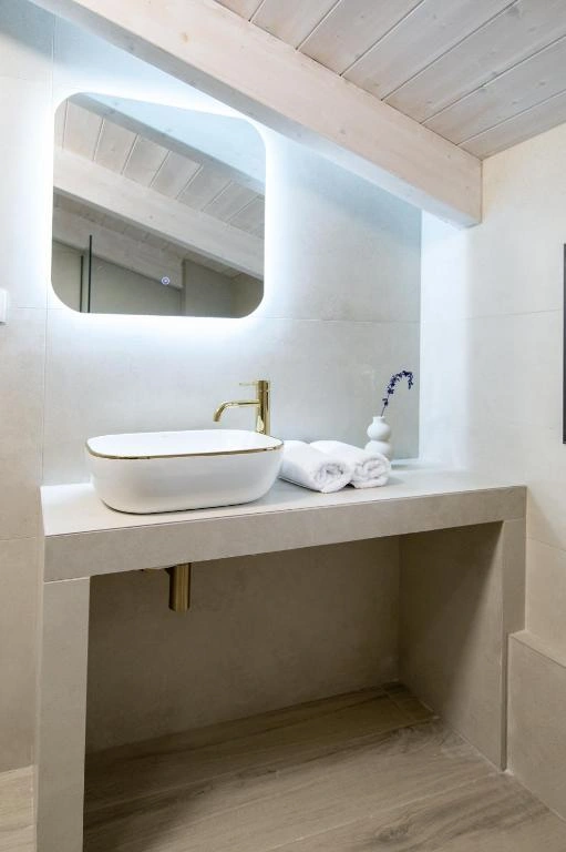 Suite 7 - Gallery 30